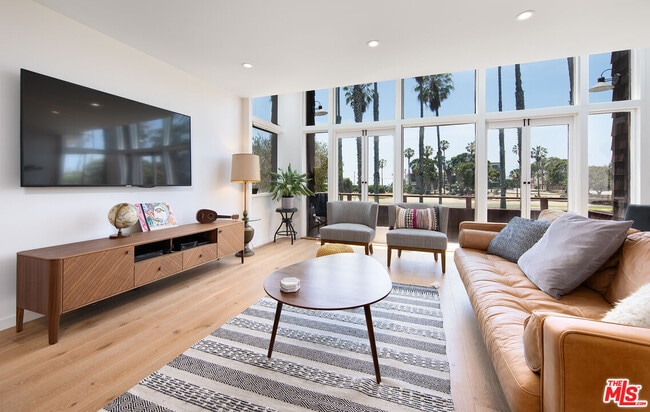 Building Photo - 6623 Esplanade