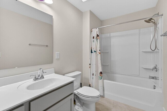 Building Photo - 1400 Addison Lk St