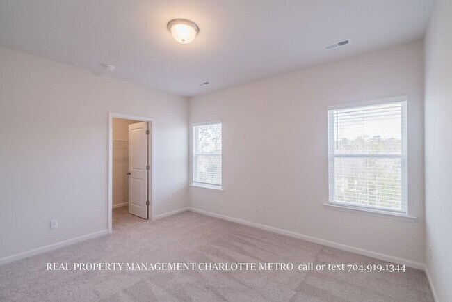 Building Photo - Stylish 3-Bedroom Gem Near I-485 & Charlotte Hotspots