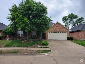 Building Photo - 702 High Eagle Dr