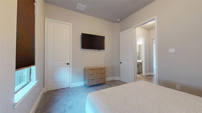 Building Photo - 8305 Greenleaf Ridge Way