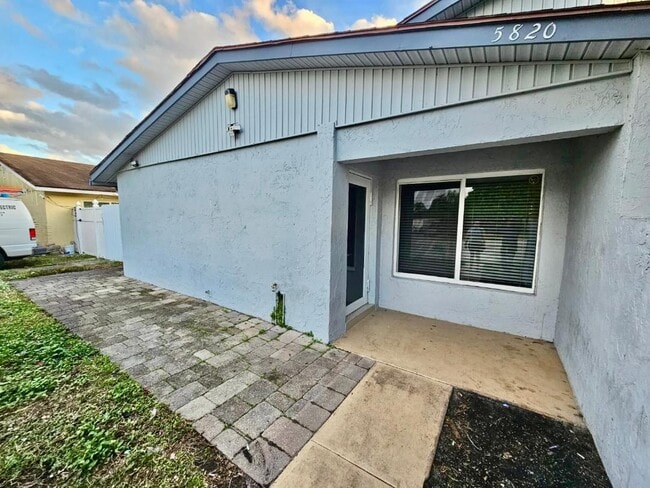 Primary Photo - 5820 Albert Rd