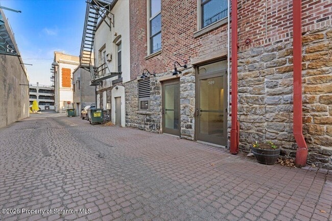 Building Photo - 509 Bogart Pl