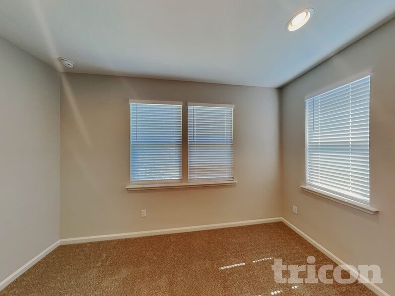 Building Photo - 2862 Alpin Dr