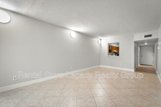 Building Photo - 601 1st St S