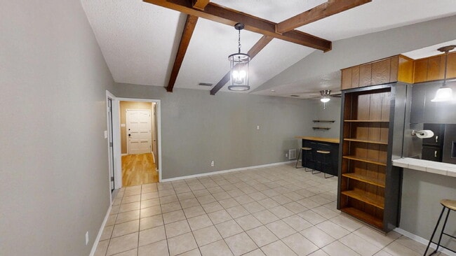 Building Photo - 414 W Voelter Ave