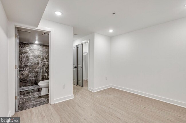 Building Photo - 922 W Arizona St