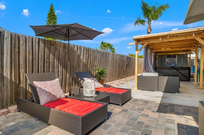 Building Photo - 7021 Sonata Dr