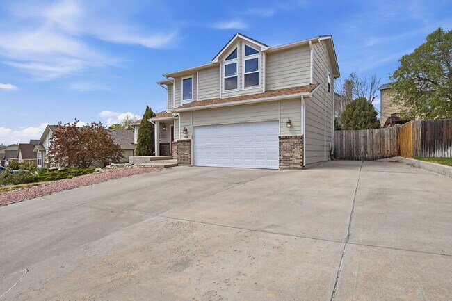 Building Photo - $2,620.95 with $300 off the first month's rent, 5 Beds - 3.5 Bath, Single Family Home in Colorado...