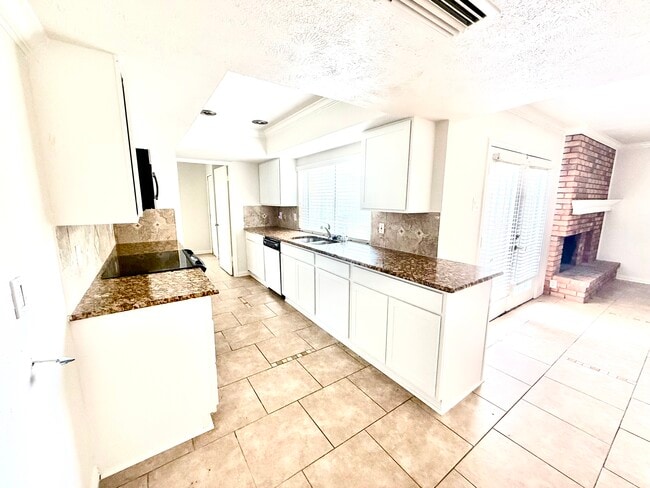 Building Photo - 5024 Middleton Cir