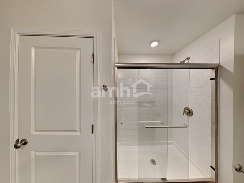 Building Photo - 572 Rivermist Dr