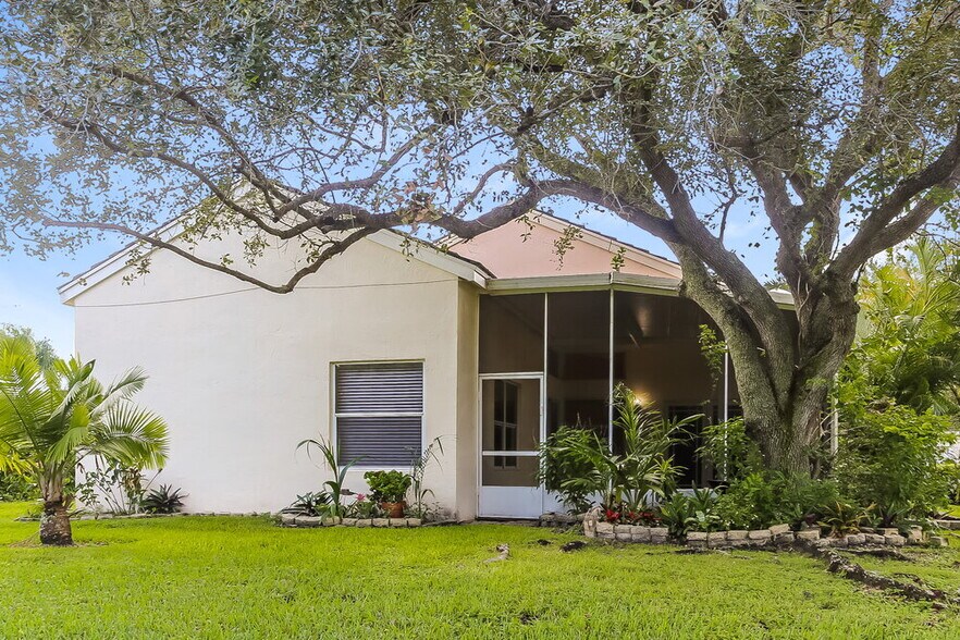 Building Photo - 153 W Bayridge Dr