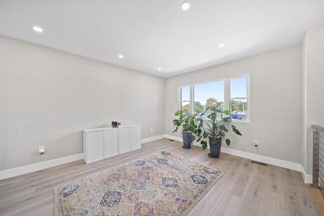 Building Photo - 299 Lombard Rd