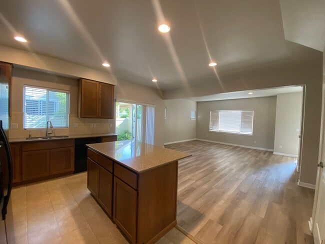 Building Photo - Rare Liberty Lake Townhome in Rocky Hill – 3 Bed, 2.5 Bath End Unit Available July 15th