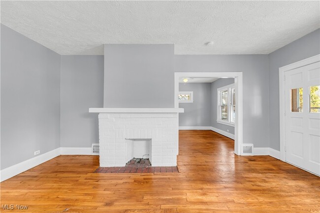 Primary Photo - 3556 W 100th St