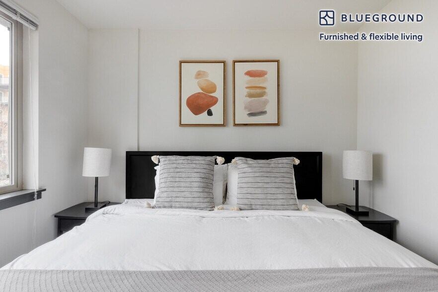 Building Photo - 15566 NE 22 Pl