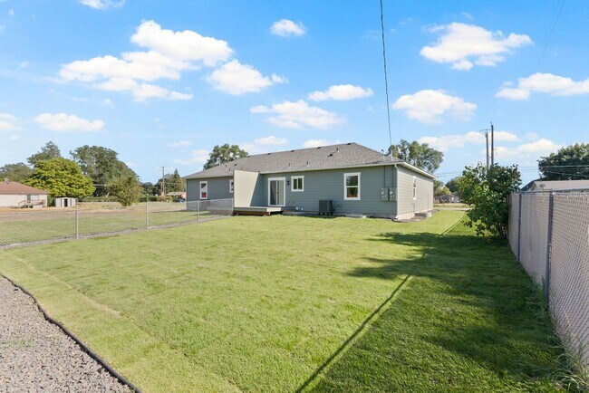 Building Photo - Newly built 4 Bedroom Duplex With Garage