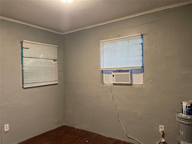 Building Photo - 843 Union St S