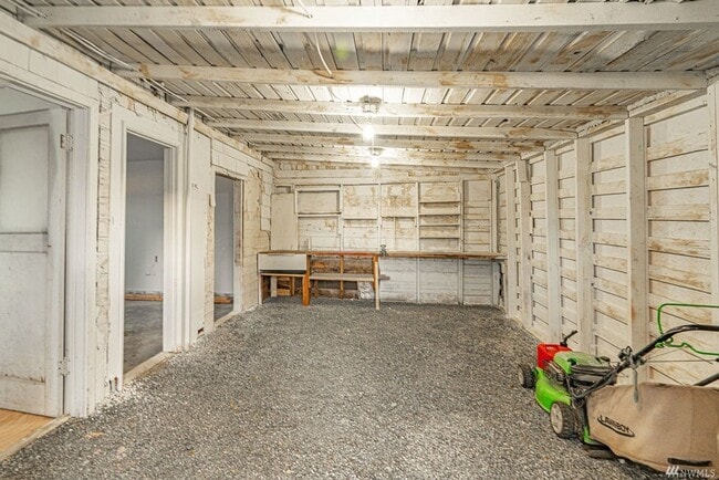 Building Photo - Updated Home W/ Detached Garage