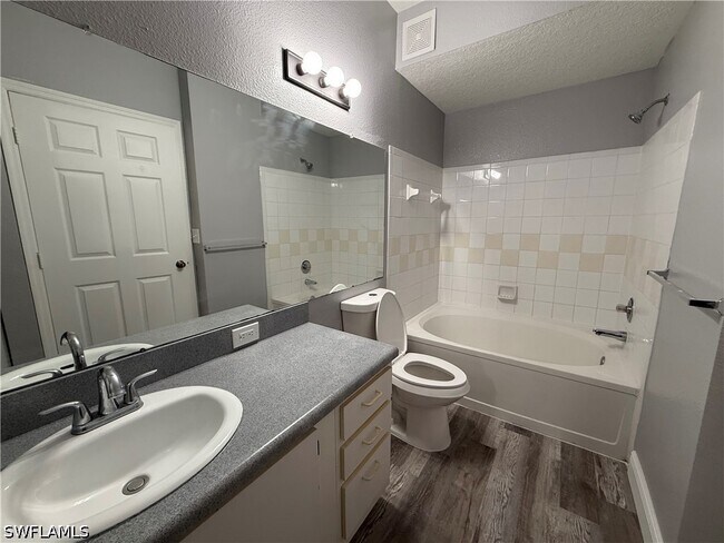 Building Photo - 11571 Villa Grand