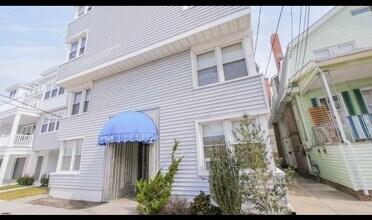 Building Photo - Studio, 1 bathroom apartment ready for mov...
