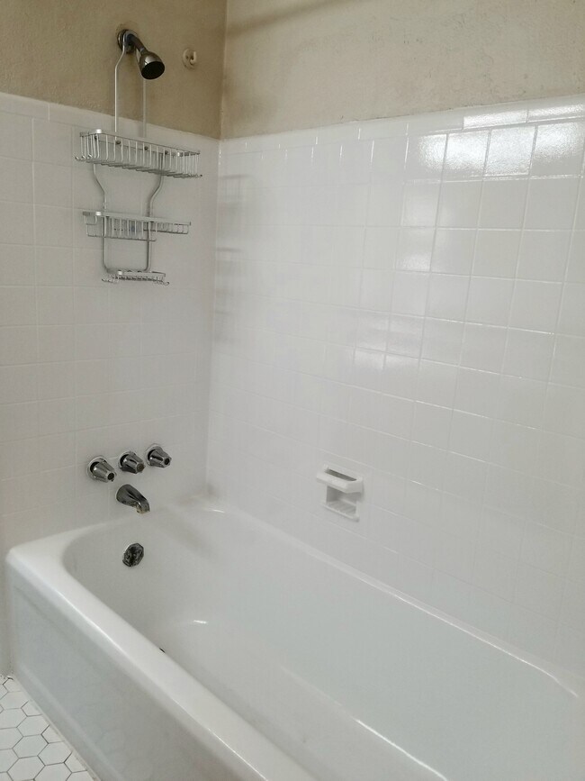 Bathroom - 1806 Banks St