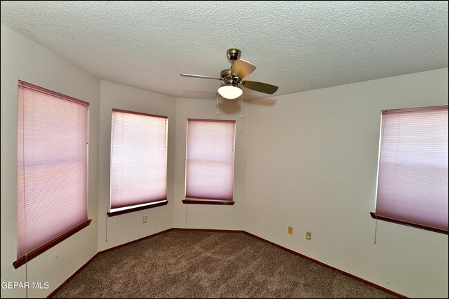 Building Photo - 529 Castlerock Ln