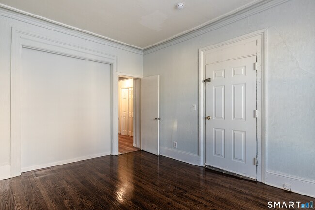 Building Photo - 1995 Main St