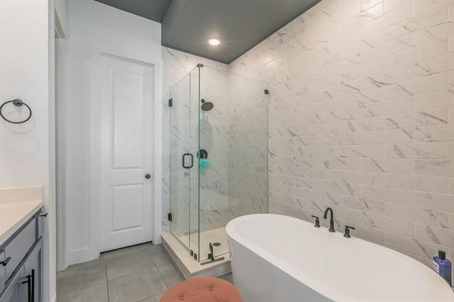 Building Photo - 2425 Longspur Dr