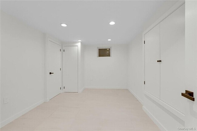 Building Photo - 225 Hilltop St