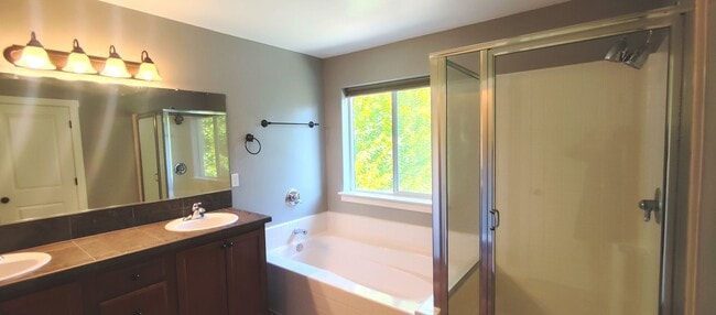 Building Photo - Beautiful Bull Mountain 4 Bedroom 2 1/2 Bath Home Just a Block from the Community Pool and Park! ...