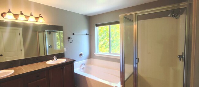 Building Photo - Beautiful Bull Mountain 4 Bedroom 2 1/2 Bath Home Just a Block from the Community Pool and Park!