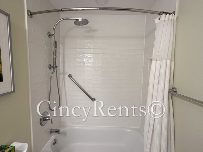 Building Photo - 3684 Ashworth Dr