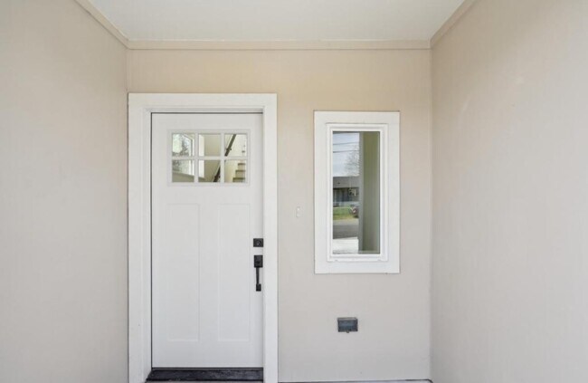 Building Photo - 6628 52nd Ave W