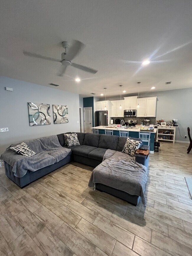 Building Photo - 887 Lady Bird Ln