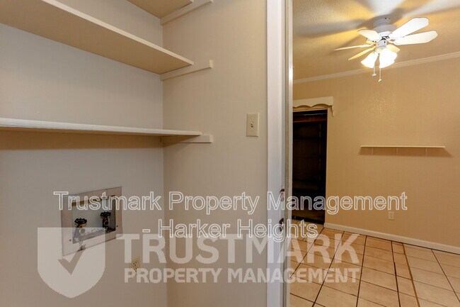 Building Photo - 417 Cottonwood Dr