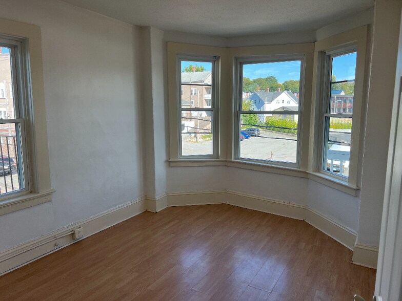 Building Photo - 60 Rathbun St