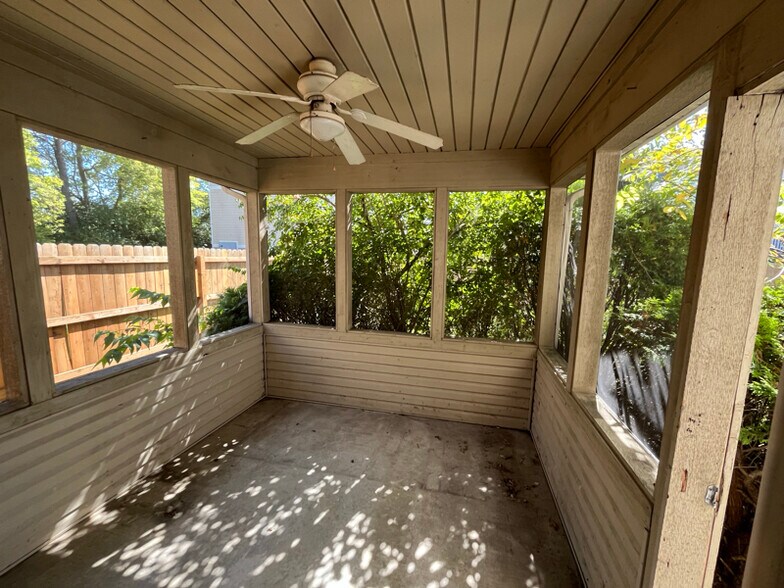 Building Photo - 2007 Halyard Ln