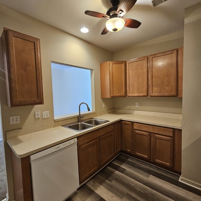 Building Photo - "2 Bedroom Townhome, 2.5 Bathroom, 2 Car G...