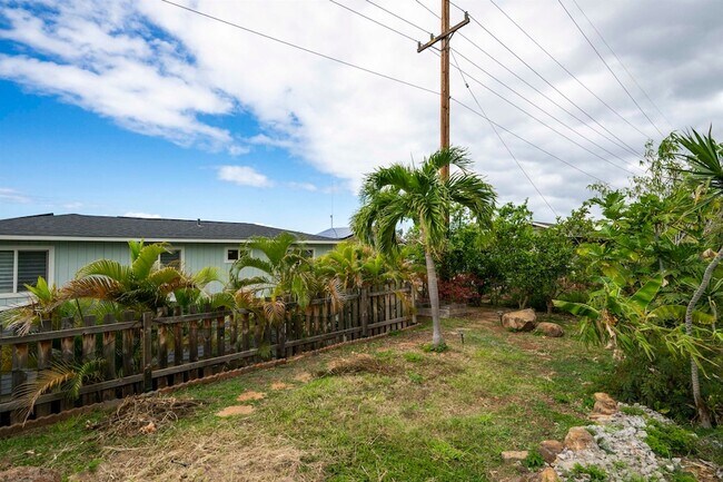 Building Photo - 912 N Niheu Pl