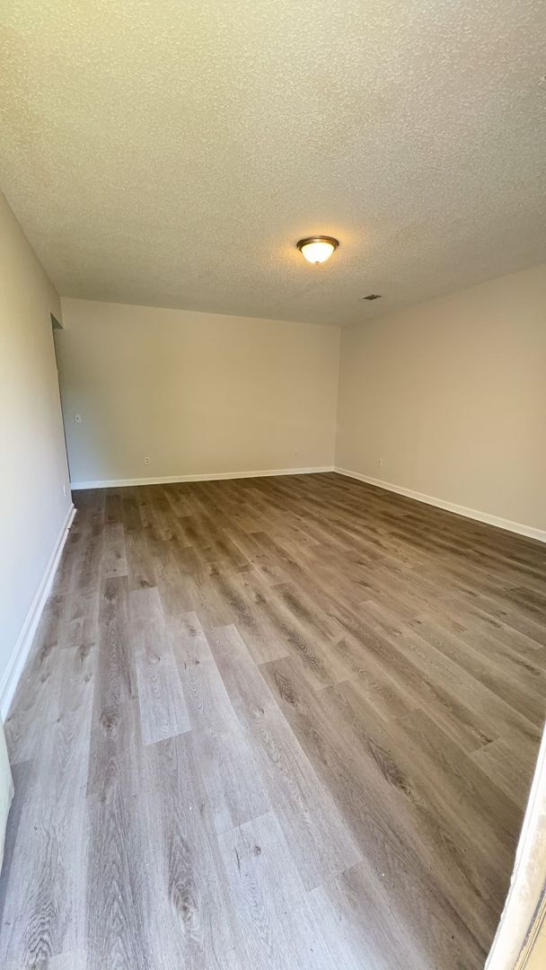 Building Photo - Beautifully Updated 3 bedroom 2 bath home