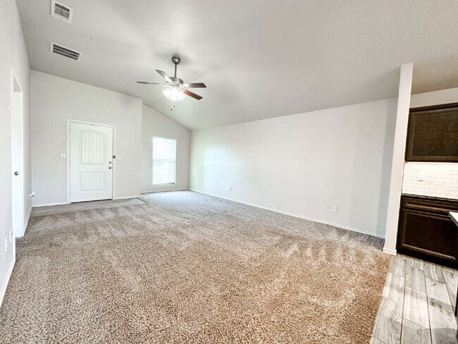 Building Photo - 3/2/2 Home in Windstone!