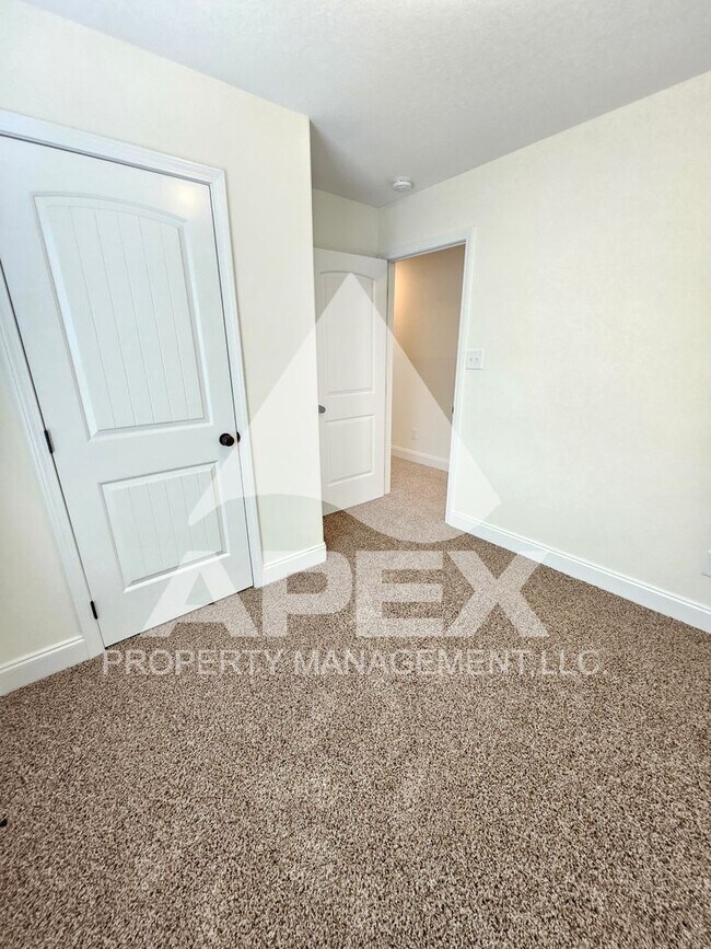 Building Photo - 8029 Poplar Grv Ln