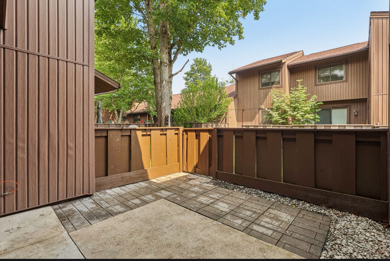 Building Photo - 7360 Trailside Dr