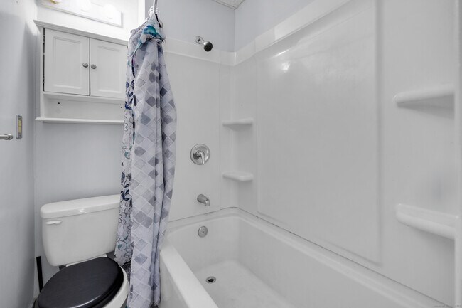 Building Photo - 223 Lawlor St