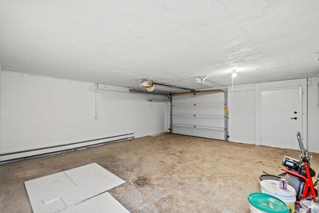 Building Photo - AVAILABLE AUGUST 1ST!! GORGEOUS 3 BEDROOM IN MUNHALL!