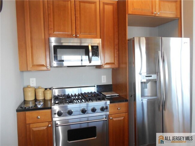 Building Photo - 1 Spring St