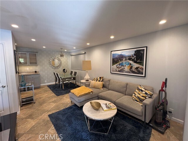 Building Photo - 510 N Villa Ct