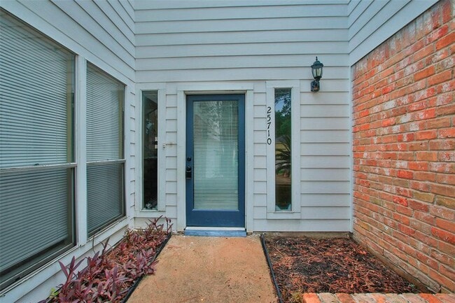 Building Photo - 25710 Pepper Ridge Ln