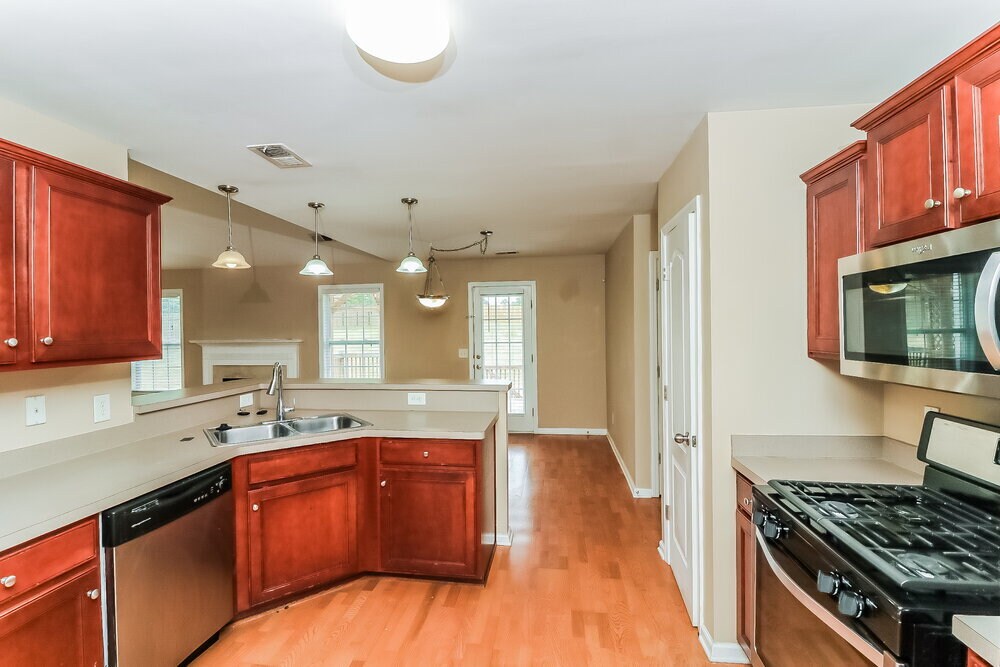 Building Photo - 460 Kyles Cir